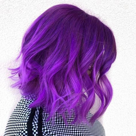 Ombré Hair Color Design, Summer Hair Style, Bright Purple Hair, Violet Hair Colors, Lavender Hair Colors, Hair Colour Design, Pulp Riot Hair Color, Messy Bob Hairstyles, Hair Color Unique