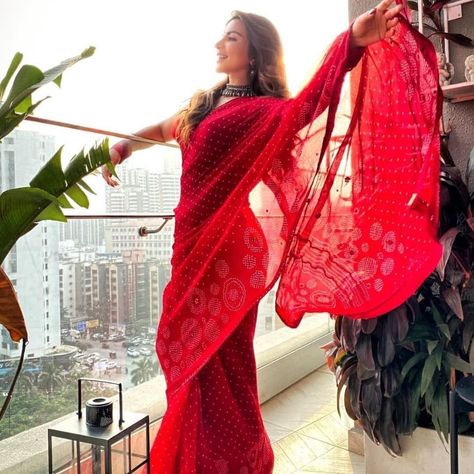 Red Color Saree, Mirror Lace, Shama Sikander, Printed Mirror, Lace Saree, Designer Sarees Collection, Black Saree, Latest Fashion Design, Red Saree