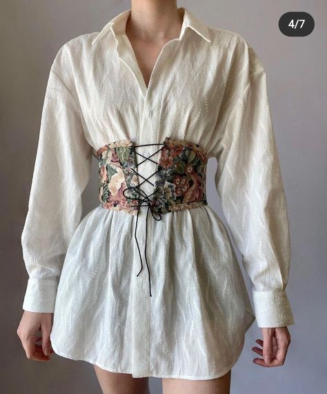 Back Of Corset, Making A Corset, Basic White Shirt, Corset Fashion Outfits, Corset Outfit, Oversized Shirts, Corset Fashion, Corset Belt, Vestidos Vintage