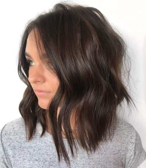 Two Tone Brunette Hair Dark, Lob With Middle Part, Brown Inverted Bob, Messy Long Bob, Razored Lob, Nb Pictures, Hairstyles For Thick Wavy Hair, Hair Jazz, Curly Hair Trends