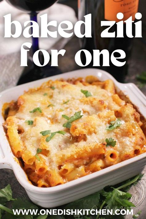 Meatless Baked Ziti, Single Serve Meals, American Comfort Food, Beef Tomato, One Dish Kitchen, Easy Baked Ziti, Recipe For 1, Ziti Recipes, Baked Ziti Recipe