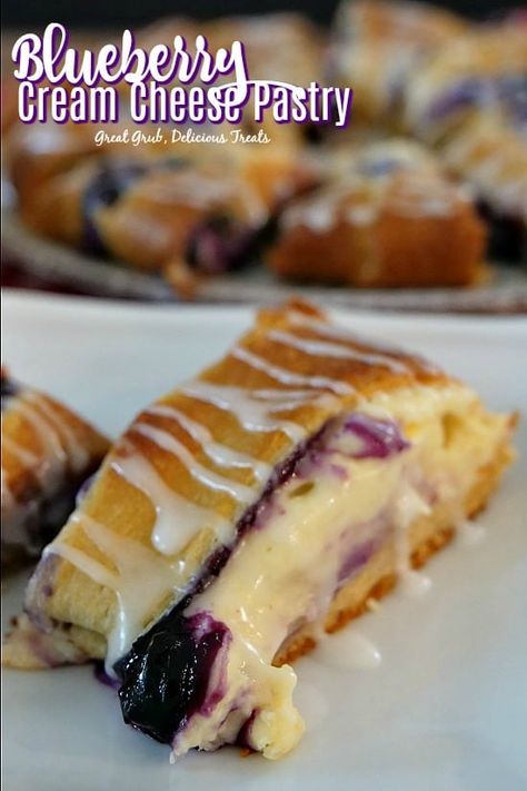 Danish Ring, Blueberry Pastry, Blueberry Treats, Blueberry Desserts Recipes, Blueberry Biscuits, Cream Cheese Pastry, Blueberry Bars, Glo Girl, Pepperoni Rolls