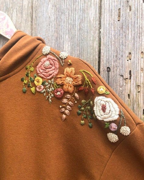 Embroidered Sweatshirt Diy, Patterns Outfit, Clothes Embroidery Diy, Embroidery Sweater, Diy Sweatshirt, Embroidery Hoodie, Diy Vetement, Diy Embroidery Patterns, Pola Sulam