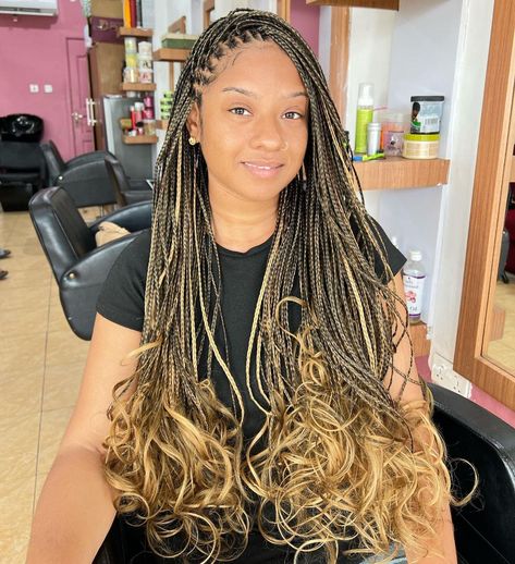 Braids Photoshoot, Braids 2022, Style Knotless Braids, Curly Knotless, Braids Outfit, Range Accessories, Braids 2024, Fluffy Edges, Vacation Braids