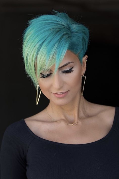 Pixie Hair Color, Bob Hair Color, Diy Hair Color, Bright Hair Colors, Bright Hair, Funky Hairstyles, Short Hair Color, Hair Color Blue, Haircuts For Fine Hair