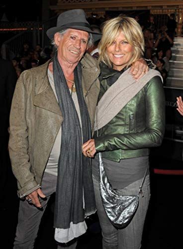 Patti Hansen and Keith Richards at an event for Pirates of the Caribbean: On Stranger Tides (2011) Patty Hansen Haircut, Patty Hansen Hair, Patty Hansen, Lulu Hairstyles, Shaggy Cut, Patti Hansen, On Stranger Tides, Chemo Hair, Lisa Rinna