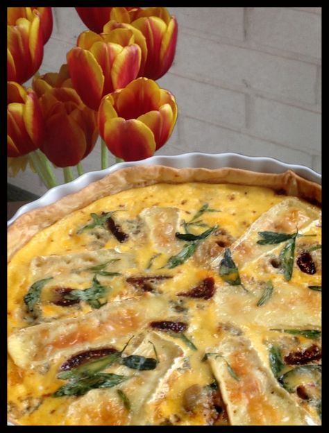 Figs and Brie Cheese Quiche, by Maya Oryan Brie Cheese Recipes, Goat Cheese Quiche, Cheese Quiche, Fig Recipes, Breakfast Quiche, Crustless Quiche, Brie Cheese, Egg Tart, Dried Figs