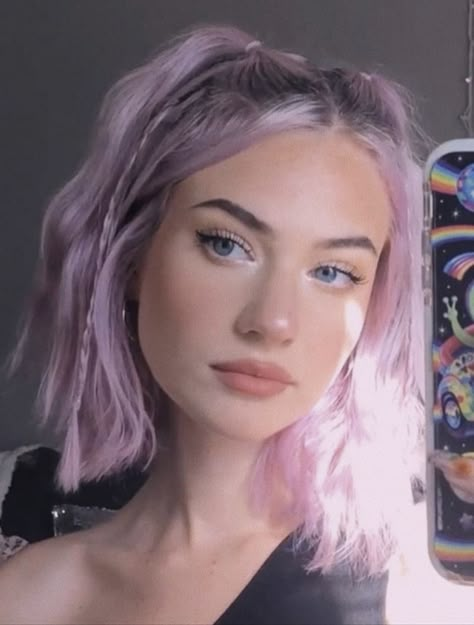 Lavender Hair Color Ideas, Lavender Hair Colors, Light Purple Hair, Hair Styels, Hair Evolution, Lilac Hair, Gorgeous Hair Color, Dyed Hair Inspiration, Medium Short Hair