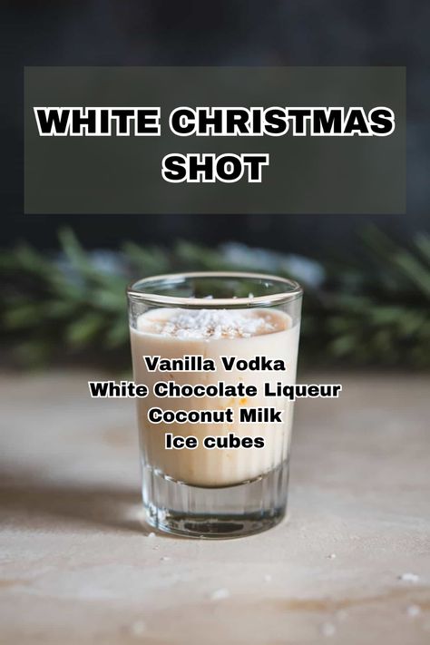 A festive White Christmas Shot garnished with a peppermint rim and creamy white layers. Peppermint Shots Holiday Drinks, Christmas Party Shots Holiday Drinks, Holiday Shots Christmas, Holiday Shots Alcohol, Alcoholic Drinks Christmas, Christmas Shots Recipes, Jello Shots Christmas, Christmas Shots Alcohol, Holiday Shot Recipes