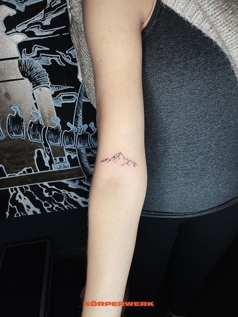 finalize mountains done at KÖRPERWERK | tattoo ideas by  Kailee Bunting Colorado Mountains Tattoo, Moutain Tattoos, Montana Tattoo, Berg Tattoo, Travel Tattoo Ideas, Art Tattoo Ideas, Canada Tattoo, Colorado Tattoo, Earthy Tattoos