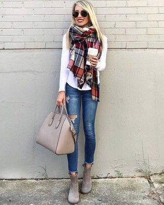 How to Wear Grey Ankle Boots (232 looks & outfits) | Women's Fashion | Lookastic.com Canada Trip, Fall Fashion Coats, Gray Boots, Ethno Style, Grey Ankle Boots, Casual Chique, Grey Boots, Fall Fashion Trends, Basic Outfits