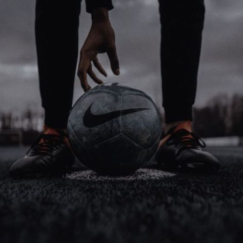 Royal Elite Series, Boys Soccer, Soccer Photography, Football Photography, Rina Kent, Sports Aesthetic, Shadow Photos, Soccer Guys, Elite Series