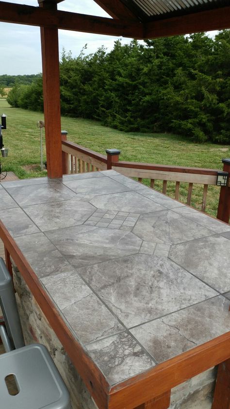 Outside bar top tile Diy Outdoor Tile, Tile Bar Top, Outdoor Kitchen Tile, Tile Bar, Outdoor Countertop, Tile Countertop, Bar Countertops, Bar Tile, Outdoor Tile