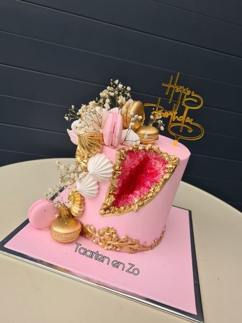 31st Birthday Ideas For Her Theme, 31st Birthday Cake For Women, Pink Geode Cake, 26 Birthday Cake, 17. Geburtstag, 19th Birthday Cakes, 22nd Birthday Cakes, 17 Birthday Cake, 25th Birthday Cakes