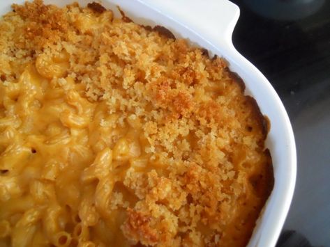 Old-Fashioned Baked Macaroni Cheese Comfort. Baked macaroni is one of the greatest comfort foods ever. Who doesn't love to dig into a plate of ooey-gooey cheesy macaroni? Tamale Pie Recipe, Chedder Cheese, Cheesy Macaroni, Baked Macaroni And Cheese, Tamale Pie, Macaroni Recipes, Mexican Dinner Recipes, Mexico Food, Colby Jack