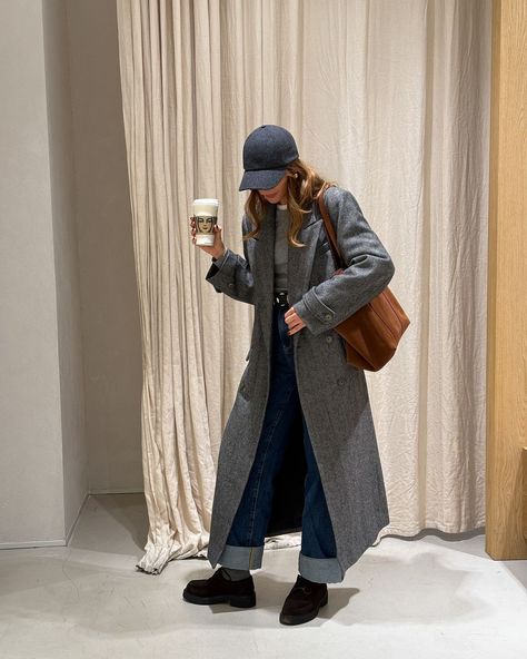 Karolina Grzyb | Entering the coat era 👋🏻 @ro_and_zo | PR | Instagram Gray Wool Coat Outfit, Wool Coat Outfit Casual, Gray Coat Outfit, Grey Coat Outfit, Wool Coat Outfit, Coat Outfit Casual, Gray Wool Coat, Gray Coat, Coat Outfit