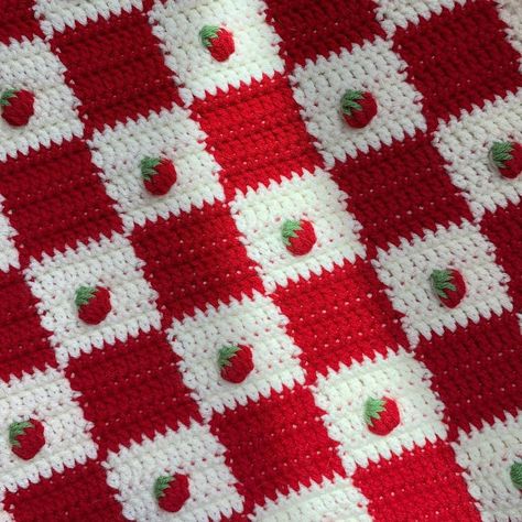 Crochet Blanket Strawberry, Strawberry Blanket Crochet, Crochet Strawberry Blanket, Strawberry Crochet Blanket, Crochet Picnic Blanket, Strawberry Granny Square, Strawberry Blanket, Strawberry Crochet, Plaid Crochet