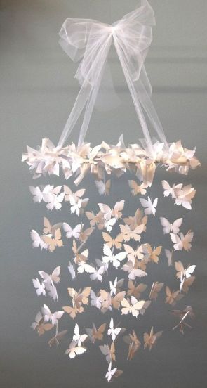 My daughter would love something like this in her room. DIY Mobile - Swarming Butterfly Chandelier Diy Papillon, Bilik Perempuan, Butterfly Chandeliers, Handmade Chandelier, Butterfly Mobile, Diy Bebe, Diy Butterfly, Diy Mobile, The Ceiling