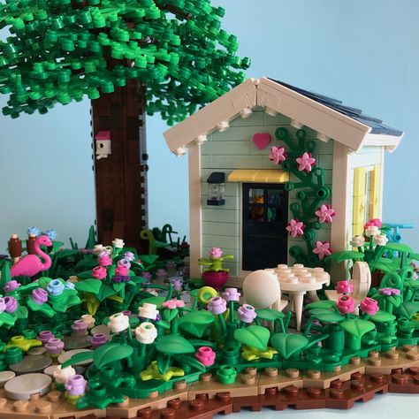 Lego Cute, Aesthetic Lego, Cottage Style Garden, Lego Room Decor, Lego House Ideas, The Ugly Duckling, Pastel Cupcakes, Lego Lovers, Amazing Lego Creations