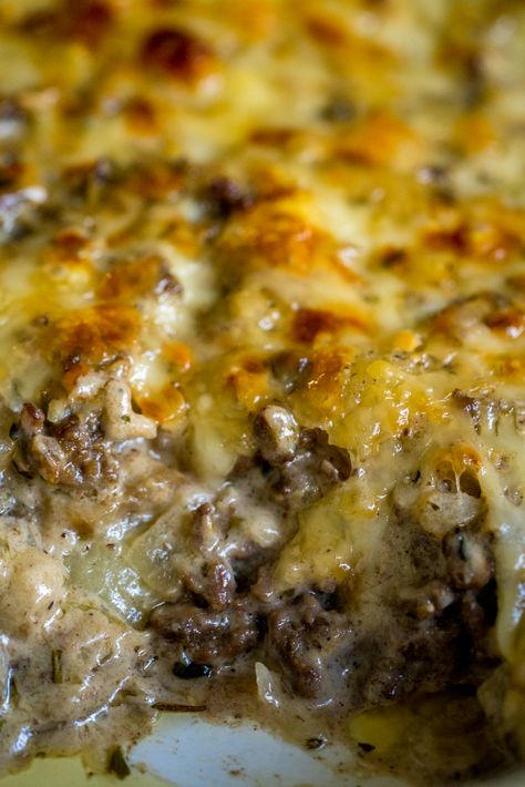 Beef Tamale Casserole, Leftover Cornbread Recipe, Mushroom And Swiss, Tamale Casserole, Leftover Cornbread, Hamburger Dishes, Cheeseburger Casserole, Tot Casserole, Tater Tot Casserole