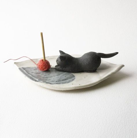 Diy Incense Holder, Sculpture Art Clay, Air Dry Clay Projects, Sculptures Céramiques, Cerámica Ideas, Sand Crafts, Clay Diy Projects, Diy Ceramic, Cement Crafts