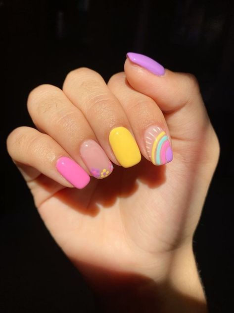 Rainbow On Nails, Nails With Rainbow Design, Bichota Nails, Cute Rainbow Nails, Karol G Nails, Pastel Nail Art Designs, Nail Art Rainbow, Nails Rainbow, Nail Paint Shades