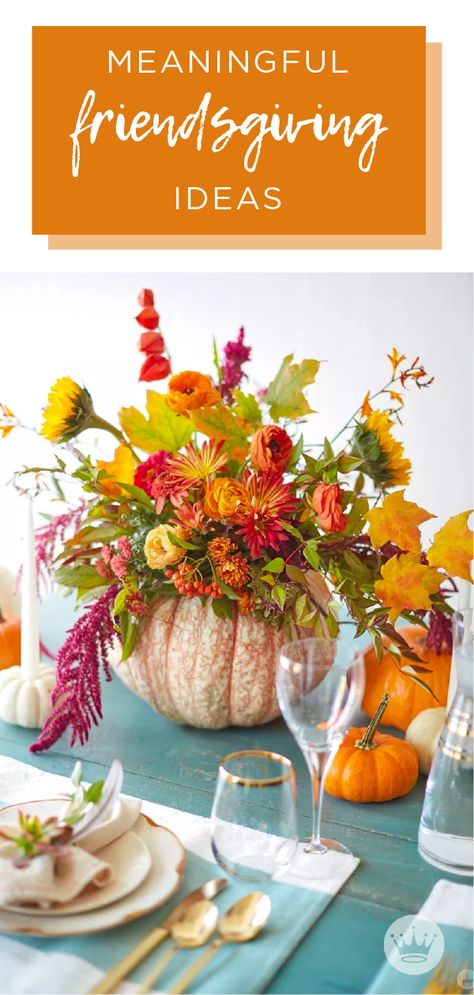 This Thanksgiving, make it meaningful and make it memorable with help from Hallmark! Click for ideas for everything from centerpieces to table settings for your Friendsgiving celebration. With chic autumn details, this entertaining inspiration has it all! Friendsgiving Decor Ideas, Friendsgiving Brunch, Friend Giving, Friendsgiving Party Ideas, Rustic Fall Centerpieces, Friendsgiving Decor, Thanksgiving Hosting, Thanksgiving Party Decor, Friendsgiving Dinner Party