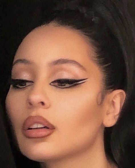 90s Makeup Look, Maquillage On Fleek, 90s Makeup, Alexa Demie, Smink Inspiration, Glamorous Makeup, Makeup Eye Looks, Eye Makeup Art, Editorial Makeup