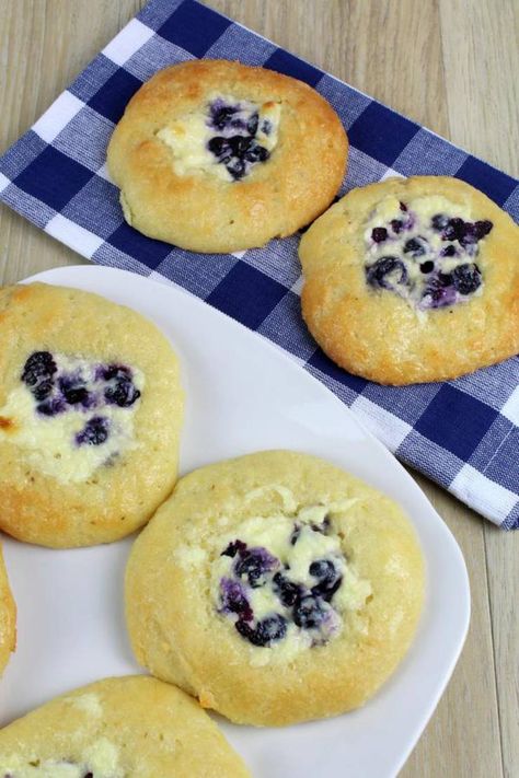 Keto Blueberry Cream Cheese, Blueberry Cream Cheese Danish, Cream Cheese Danish Recipe, Breakfast Desserts, Cheese Danish Recipe, Keto Muffins, Danish Recipe, Keto Blueberry, Cream Cheese Danish