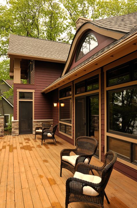 Home Exterior Burgundy Siding Tan Trim Red Siding House Exterior, Brown Trim House Exterior, Cabin Exterior Color Schemes, Cabin Exterior Colors, Brown House Exterior, Country Builders, Christmas Home Decorating, Best Exterior House Paint, Exterior House Siding