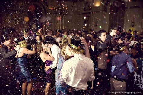 New Years Eve Kiss, New Year's Kiss, New Years Wedding, Nye Wedding, Auld Lang Syne, New Years Eve Weddings, Wedding News, New Years Day, New Year’s Eve