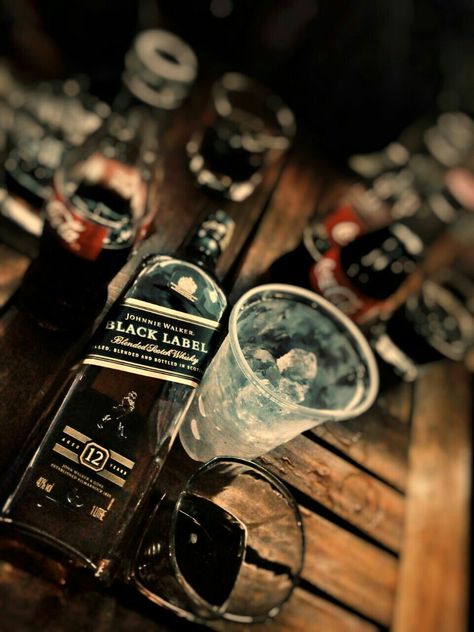 Johnie walker. Black label Johnny Walker Black Label, Black Label Whiskey, Label Aesthetic, Johnny Walker, Aesthetic Black And White, Cute Texts For Him, Text For Him, Aesthetic Black, Jack Daniels Whiskey Bottle