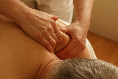 Trigger point massages are best suited for people who have injuries, chronic pain, or a specific issue or condition. Sometimes areas of tightness in the muscle tissues, known as trigger points, can cause pain in other parts of the body. By focusing on relieving trigger points, this type of massage can reduce pain. Medical Massage, Sciatica Relief, Swedish Massage, Sports Massage, Thai Massage, Chiropractic Care, Body Pain, Massage Techniques, Deep Tissue Massage