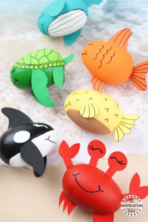 Why not try this DIY Ocean Craft For Kids. A fun painting activity for toddlers, preschoolers or older kids. Come and check out the tutorial and download the free template. A fantastic #underthesea activity for kids   #oceancrafts #worldoceanday  #craftsf Animal Easter Eggs, Ocean Craft, Ocean Animal Crafts, Crab Crafts, Whale Crafts, Turtle Crafts, Easter Crafts For Adults, Easter Wood Crafts, Fish Crafts