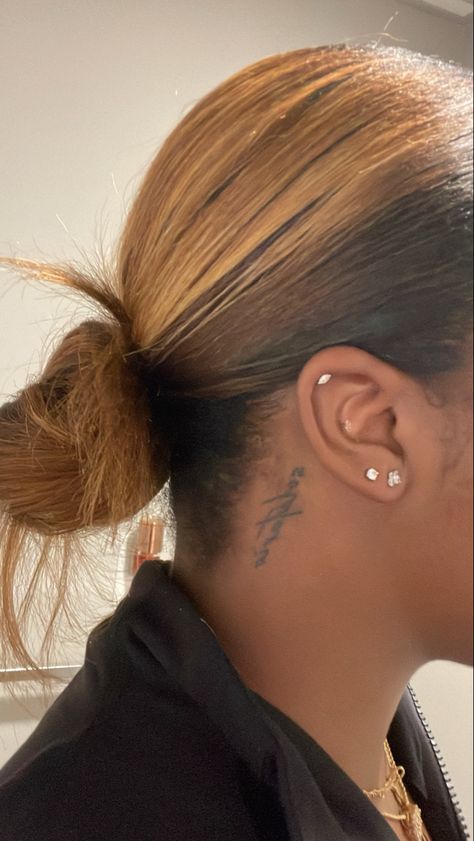 Back Of Ear Neck Tattoo, Small Side Neck Tattoos For Women, Back Of Ear Tattoo, Women Neck Tattoo, Back Ear Tattoo, Hamsa Tattoo Design, Faceless Pics, Side Neck Tattoo, Ear Tattoo Ideas