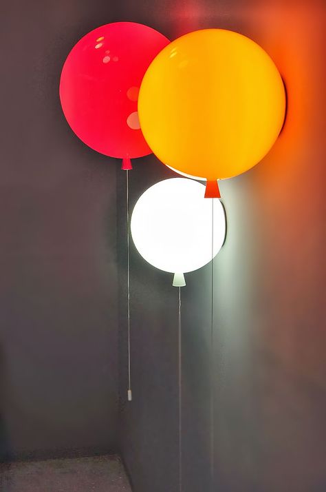 Super fun balloon lights by Blokis—perfect for a kid's room! Luminaria Diy, Blitz Design, Moderne Pools, Colorful Lamps, Balloon Lights, Diy Lampe, Deco Luminaire, Lampe Design, Creative Lighting