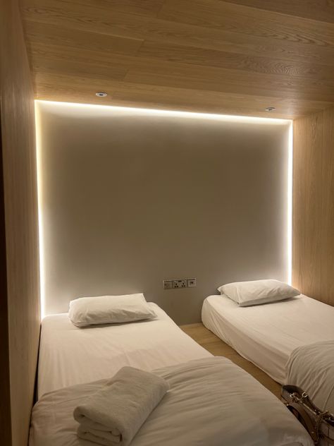 Minimalistic korean hotel room <3 Korean Hotel Room, Korean Hotel, Small Hotel Room, Hotel Room Interior, Simple Bedroom Design, Small Hotel, Simple Bedroom, Dream Board, Hotel Room