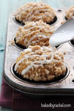 Moist pumpkin streusel muffin recipe Pumpkin Streusel, Muffins Blueberry, Pumpkin Streusel Muffins, Streusel Muffins, Muffin Streusel, Recipe Breakfast, Muffin Man, Fall Breakfast, Pumpkin Pumpkin