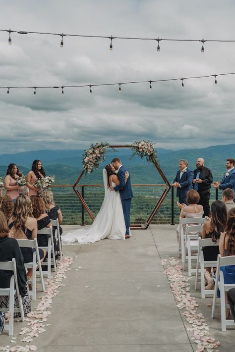 Tennessee Mountain Wedding, Arch Inspiration, Pittsburgh Wedding Venues, Tennessee Wedding Venues, Event Security, Modern Groom, Mountain Wedding Venues, Knoxville Wedding, Ceremony Seating