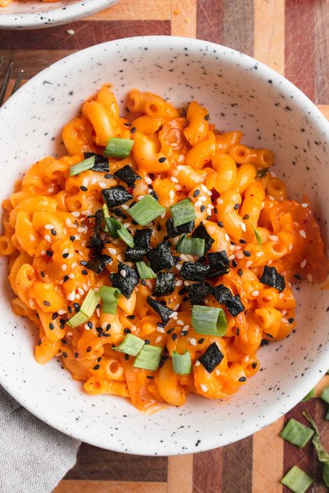 Cheesy, creamy, and made in just one pot – this quick and easy, one pot Vegan Kimchi Mac n' Cheese is about to be your new favourite recipe. Kimchi, gochujang, and vegan cheddar cheese make gives this childhood favourite a Korean-inspired makeover. Vegan Kimchi Recipe, Vegan Kimchi, Vegan Cheddar Cheese, Kimchi Recipe, Vegan Cheddar, Vegan Pasta Recipes, Vegan Comfort Food, Cheesy Recipes, Recipes Vegan