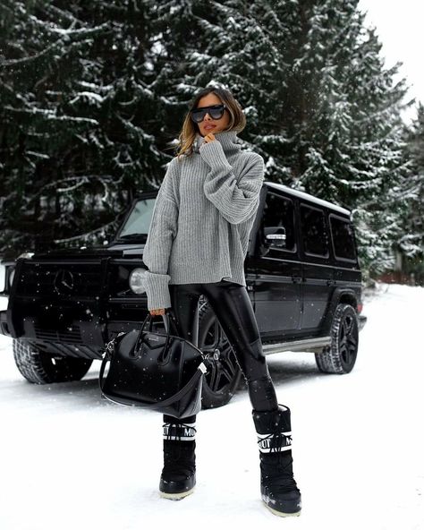 Moon Boots Outfit, Snow Boots Outfit, Mode Au Ski, Ski Trip Outfit, Apres Ski Outfits, Winter Outfits Snow, Mia Mia Mine, Perfect Winter Outfit, Mia Mia