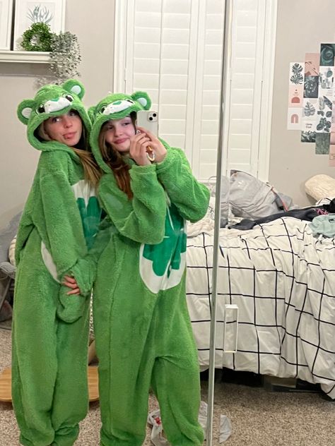 Bff Matching Outfits, Matching Halloween Costumes, You Are My Moon, Bff Matching, Bff Halloween Costumes, Bff Poses, Matching Outfits Best Friend, Best Friend Halloween Costumes, Pretty Halloween Costumes