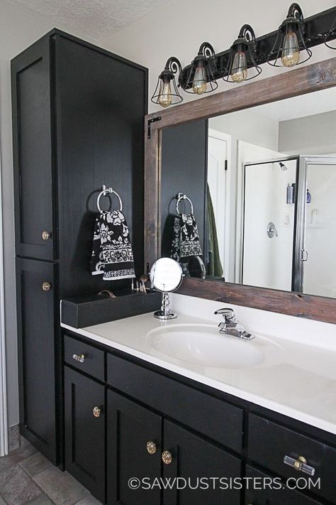 Framing A Bathroom Mirror, Diy Mirror Frame Bathroom, Stick On Mirror, Bathroom Mirrors Diy, Koti Diy, Vanity Makeover, Mirror Frame Diy, Bathroom Mirror Frame, Bad Inspiration