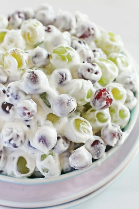 Apple Grape Salad, 3 Ingredient Caramel, Marshmallow Salad, Grape Dessert, Dessert Cheese Ball, Caramel Apple Salad, Grape Salad Recipe, Easy Fruit Salad Recipes, Cool Whip Desserts