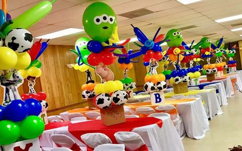 Toy Story Centerpieces! Toy Story Birthday Centerpiece Ideas, Toy Story Balloon Centerpieces, Centros De Mesa Toy Story Ideas, Toy Story Centerpieces Ideas, Toy Story Centerpieces, Cowboy Themed Birthday Party, Toy Story Party Decorations, Toy Story Baby, Toy Story Theme