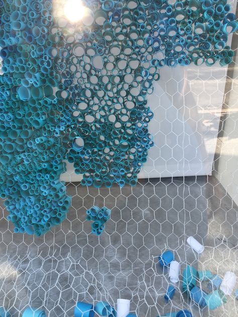 Chicken Wire Art, Under The Sea Decorations, Blount County, Wal Art, Sea Decor, Collaborative Art, Chicken Wire, Recycled Art, Summer Decorating