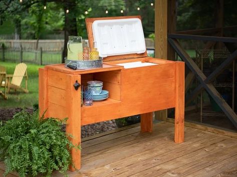 Your patio's beverage game will be on point with this sturdy and functional stand for your old plastic cooler. Fridge Upcycle, Wooden Ice Chest, Deck Cooler, Cooler Bar, Cooler Table, Wood Cooler, Wooden Cooler, Diy Cooler, Cooler Stand