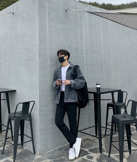 Casual Outfits Asian Men, Male Korean Streetwear, Male Photographer Outfit, Mens Outfits Asian, Anime Style Outfit Men, Outfit Inspo Men Casual, Asian Men Style Outfits, Man Jacket Outfit, Korean Style Men Outfits