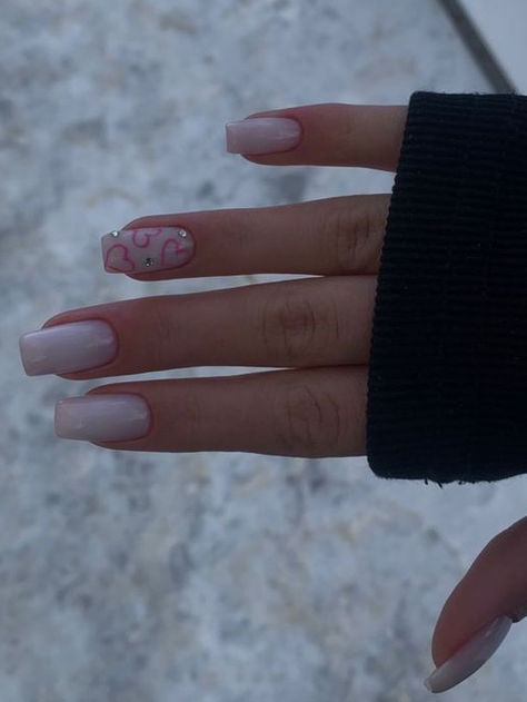 valentines day acrylic nails: simple heart accent Gold Glitter Nails, Lavender Nails, Beige Nails, Gel Nails Diy, Girly Acrylic Nails, Work Nails, Romantic Date, Bling Acrylic Nails, Dream Nails