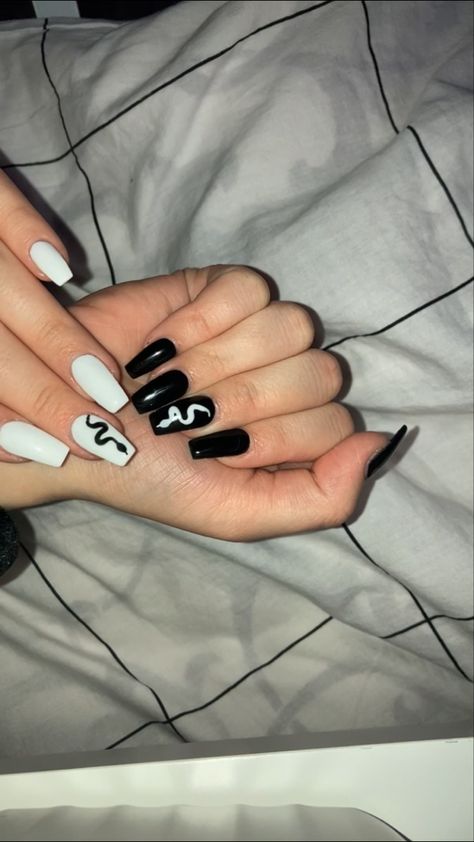 Trendy Black Nails, Black White Nails, The Letter K, Black Acrylic Nails, Letter K, Black Acrylic, Black Nails, White Nails, Snakes